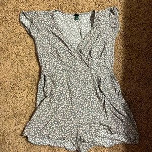 Wild fable romper, gray with small pink and white flowers. Medium